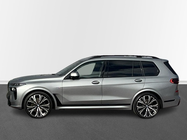 BMW X7 xDrive40d color Gris. Año 2024. 259KW(352CV). Diésel. En concesionario Murcia Premium S.L. AV DEL ROCIO de Murcia