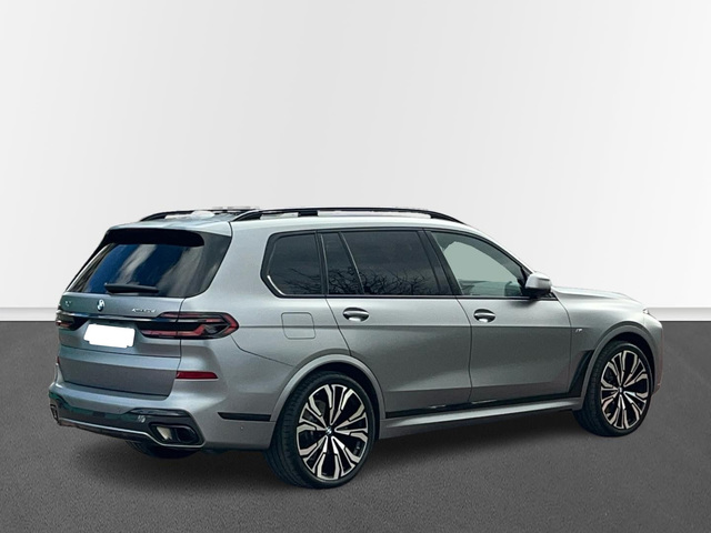 BMW X7 xDrive40d color Gris. Año 2024. 259KW(352CV). Diésel. En concesionario Murcia Premium S.L. AV DEL ROCIO de Murcia
