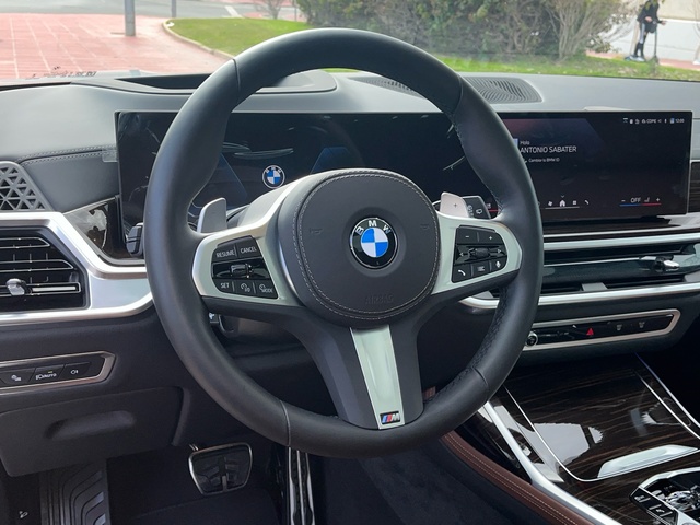 BMW X7 xDrive40d color Gris. Año 2024. 259KW(352CV). Diésel. En concesionario Murcia Premium S.L. AV DEL ROCIO de Murcia