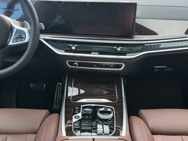 BMW X7 xDrive40d color Gris. Año 2024. 259KW(352CV). Diésel. En concesionario Murcia Premium S.L. AV DEL ROCIO de Murcia