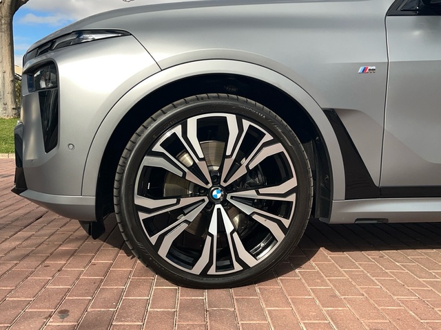 BMW X7 xDrive40d color Gris. Año 2024. 259KW(352CV). Diésel. En concesionario Murcia Premium S.L. AV DEL ROCIO de Murcia