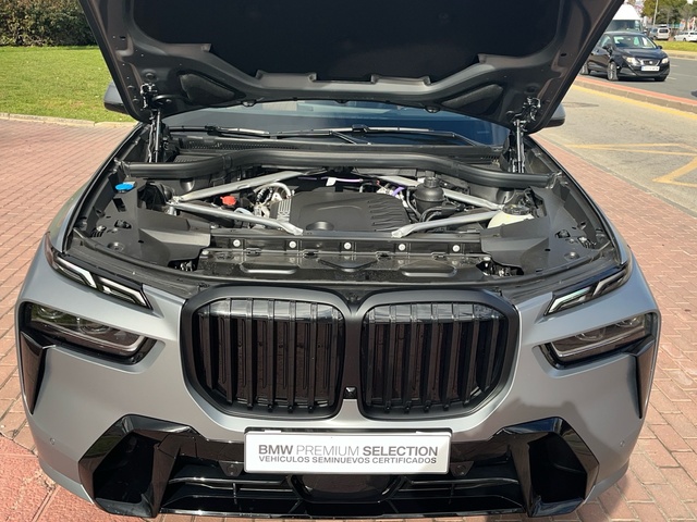 BMW X7 xDrive40d color Gris. Año 2024. 259KW(352CV). Diésel. En concesionario Murcia Premium S.L. AV DEL ROCIO de Murcia