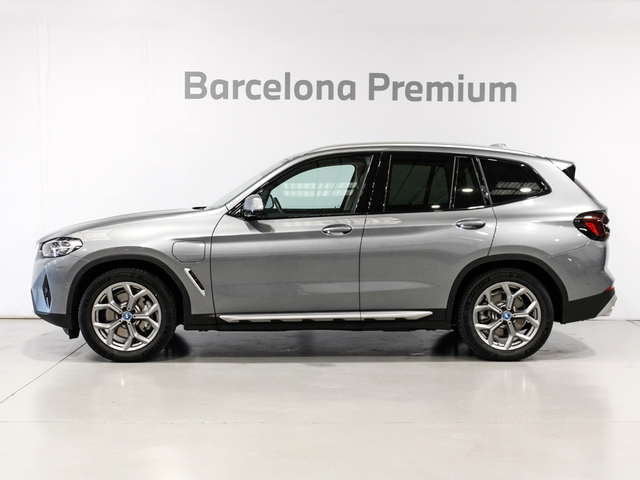 BMW X3 xDrive30e color Gris. Año 2024. 215KW(292CV). Híbrido Electro/Gasolina. En concesionario Barcelona Premium -- GRAN VIA de Barcelona