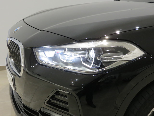 BMW X2 sDrive18i color Negro. Año 2021. 103KW(140CV). Gasolina. En concesionario ALZIRA Automoviles Fersan, S.A. de Valencia