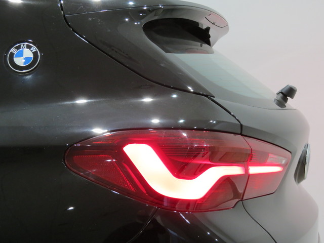 BMW X2 sDrive18i color Negro. Año 2021. 103KW(140CV). Gasolina. En concesionario ALZIRA Automoviles Fersan, S.A. de Valencia