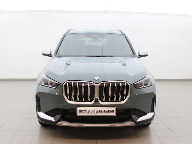 BMW X1 xDrive20d color Verde. Año 2024. 120KW(163CV). Diésel. En concesionario Augusta Aragon S.A. de Zaragoza