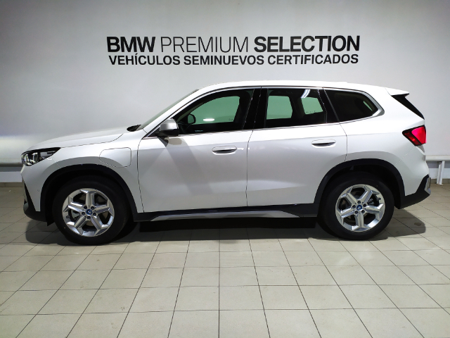 BMW X1 xDrive25e color Blanco. Año 2024. 180KW(245CV). Híbrido Electro/Gasolina. En concesionario Hispamovil Elche de Alicante