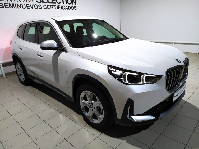 BMW X1 xDrive25e color Blanco. Año 2024. 180KW(245CV). Híbrido Electro/Gasolina. En concesionario Hispamovil Elche de Alicante