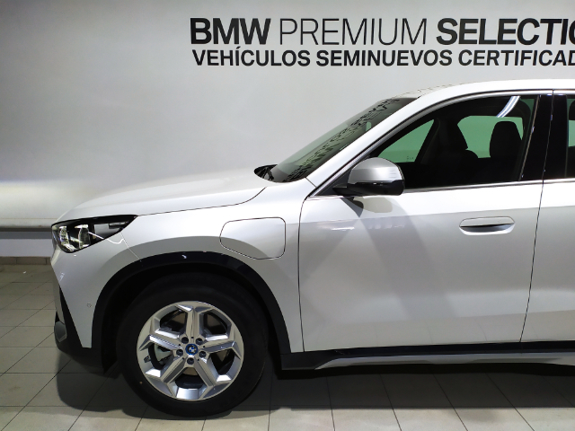 BMW X1 xDrive25e color Blanco. Año 2024. 180KW(245CV). Híbrido Electro/Gasolina. En concesionario Hispamovil Elche de Alicante