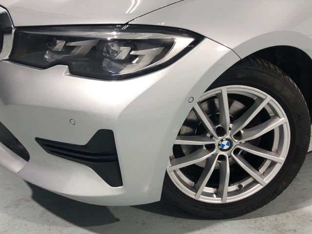 BMW Serie 3 320d color Gris Plata. Año 2019. 140KW(190CV). Diésel. En concesionario Auto Premier, S.A. - MADRID de Madrid