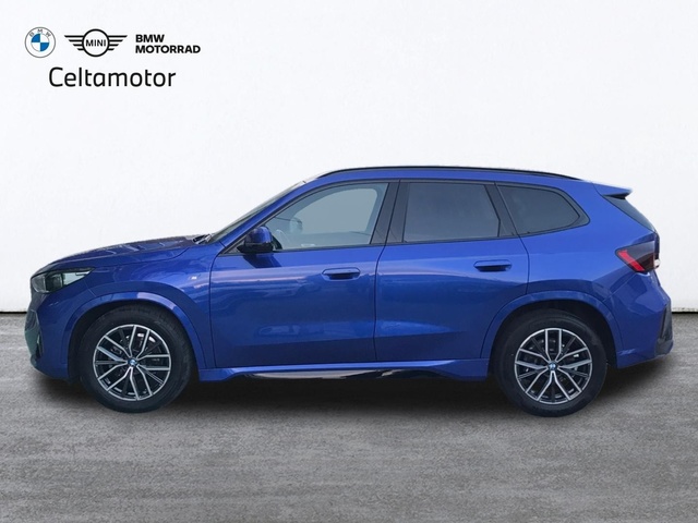 BMW X1 sDrive18d color Azul. Año 2023. 110KW(150CV). Diésel. En concesionario Celtamotor Vigo  de Pontevedra