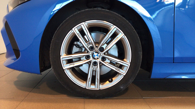 BMW Serie 1 118d color Azul. Año 2020. 110KW(150CV). Diésel. En concesionario BYmyCAR Madrid - Alcalá de Madrid