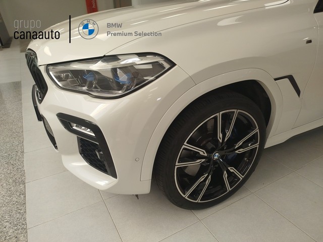 BMW X6 M50i color Blanco. Año 2021. 390KW(530CV). Gasolina. En concesionario LAS CHAFIRAS de Sta. C. Tenerife