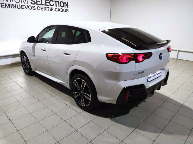 BMW X2 sDrive18d color Blanco. Año 2024. 110KW(150CV). Diésel. En concesionario Hispamovil Elche de Alicante