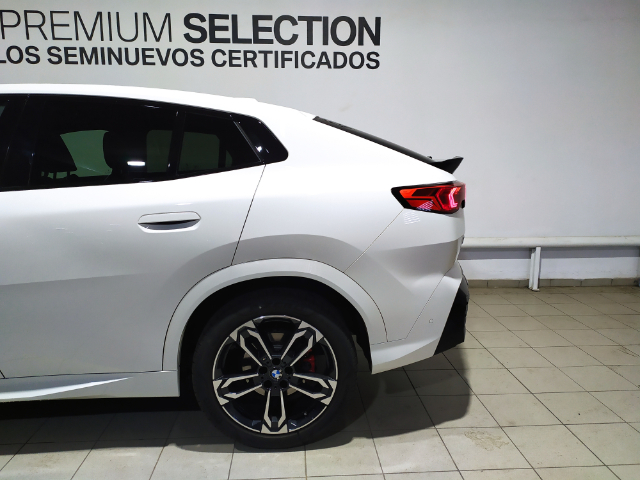 BMW X2 sDrive18d color Blanco. Año 2024. 110KW(150CV). Diésel. En concesionario Hispamovil Elche de Alicante