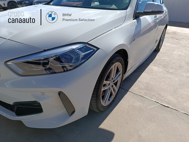 BMW Serie 1 118i color Blanco. Año 2021. 103KW(140CV). Gasolina. En concesionario CANAAUTO - TACO de Sta. C. Tenerife