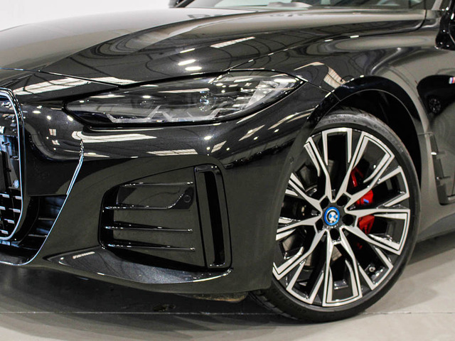 BMW i4 M50 color Negro. Año 2024. 400KW(544CV). Eléctrico. En concesionario Barcelona Premium -- GRAN VIA de Barcelona