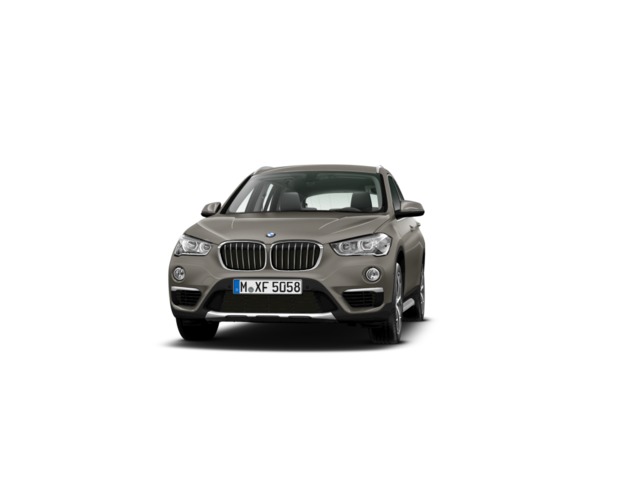 BMW X1 sDrive18d color Gris Plata. Año 2019. 110KW(150CV). Diésel. En concesionario ALBAMOCION CIUDAD REAL  de Ciudad Real