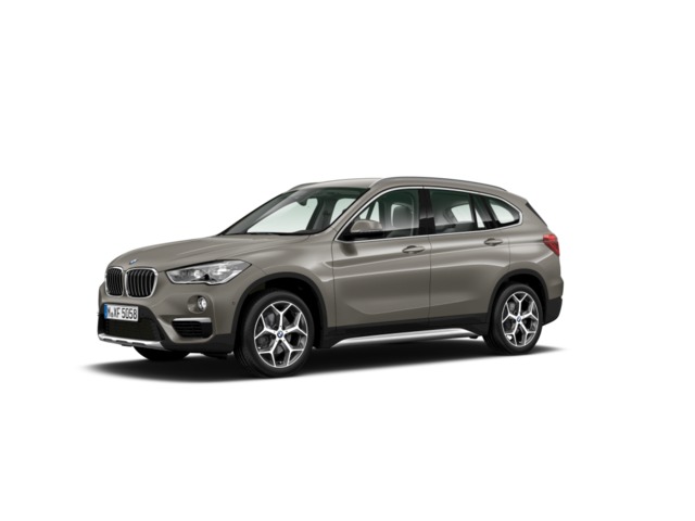 BMW X1 sDrive18d color Gris Plata. Año 2019. 110KW(150CV). Diésel. En concesionario ALBAMOCION CIUDAD REAL  de Ciudad Real