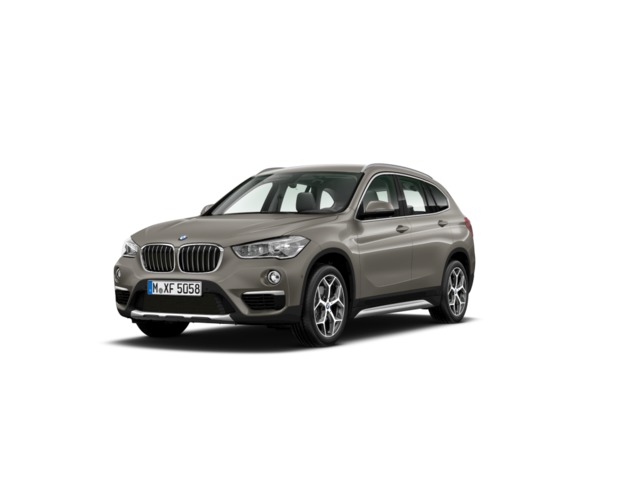 BMW X1 sDrive18d color Gris Plata. Año 2019. 110KW(150CV). Diésel. En concesionario ALBAMOCION CIUDAD REAL  de Ciudad Real