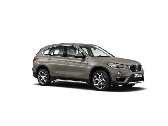 BMW X1 sDrive18d color Gris Plata. Año 2019. 110KW(150CV). Diésel. En concesionario ALBAMOCION CIUDAD REAL  de Ciudad Real