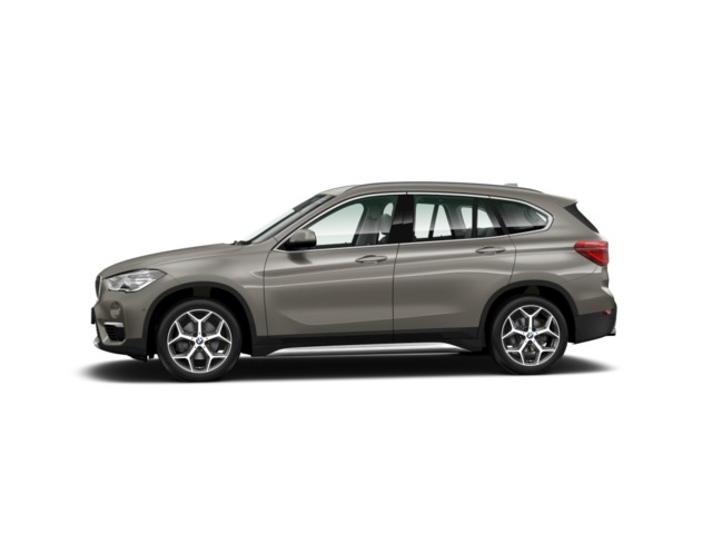 BMW X1 sDrive18d color Gris Plata. Año 2019. 110KW(150CV). Diésel. En concesionario ALBAMOCION CIUDAD REAL  de Ciudad Real