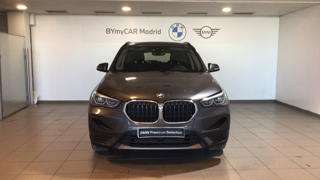 BMW X1 sDrive18i color Gris. Año 2021. 103KW(140CV). Gasolina. En concesionario BYmyCAR Madrid - Alcalá de Madrid