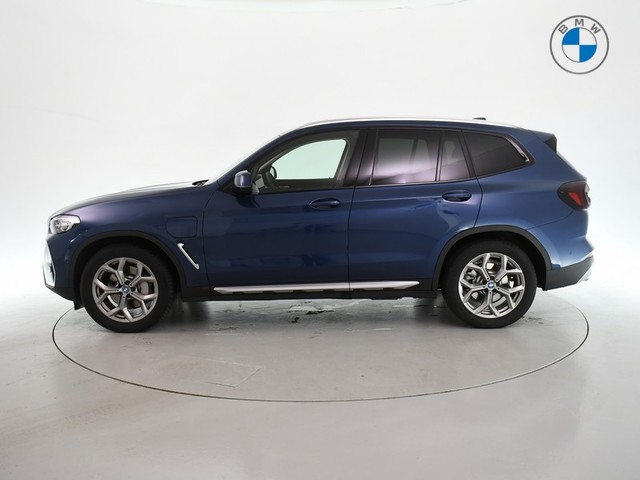 BMW X3 xDrive30e color Azul. Año 2024. 215KW(292CV). Híbrido Electro/Gasolina. En concesionario BYmyCAR Madrid - Alcalá de Madrid