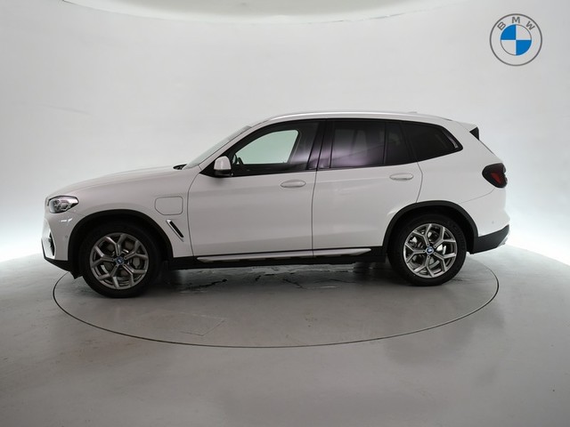 BMW X3 xDrive30e color Blanco. Año 2024. 215KW(292CV). Híbrido Electro/Gasolina. En concesionario BYmyCAR Madrid - Alcalá de Madrid