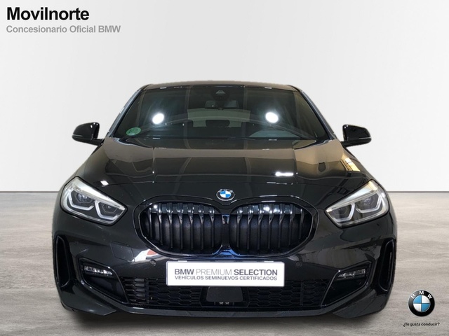 BMW Serie 1 118i color Negro. Año 2024. 103KW(140CV). Gasolina. En concesionario Movilnorte El Plantio de Madrid