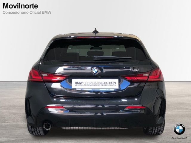 BMW Serie 1 118i color Negro. Año 2024. 103KW(140CV). Gasolina. En concesionario Movilnorte El Plantio de Madrid