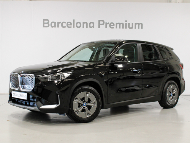BMW iX1 xDrive30 color Negro. Año 2024. 230KW(313CV). Eléctrico. En concesionario Barcelona Premium -- GRAN VIA de Barcelona