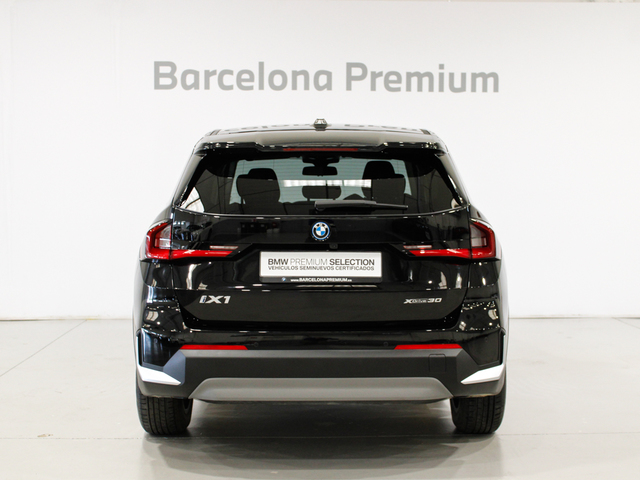 BMW iX1 xDrive30 color Negro. Año 2024. 230KW(313CV). Eléctrico. En concesionario Barcelona Premium -- GRAN VIA de Barcelona