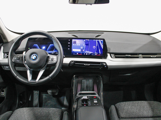 BMW iX1 xDrive30 color Negro. Año 2024. 230KW(313CV). Eléctrico. En concesionario Barcelona Premium -- GRAN VIA de Barcelona