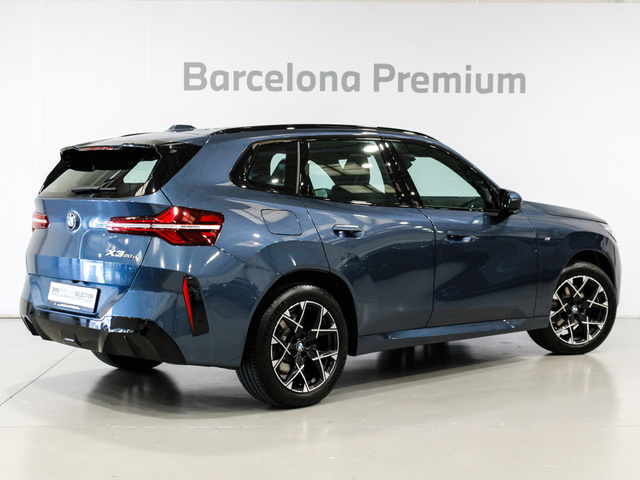 BMW X3 xDrive20d color Azul. Año 2024. 145KW(197CV). Diésel. En concesionario Barcelona Premium -- GRAN VIA de Barcelona