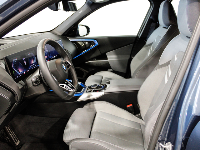 BMW X3 xDrive20d color Azul. Año 2024. 145KW(197CV). Diésel. En concesionario Barcelona Premium -- GRAN VIA de Barcelona