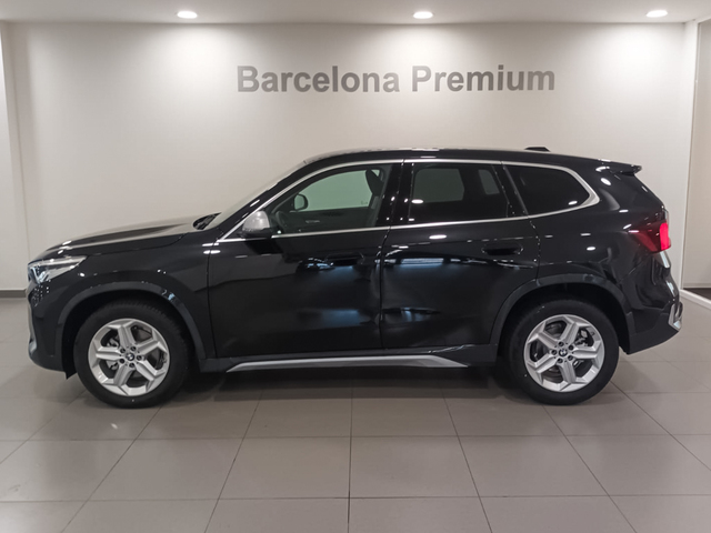 BMW X1 sDrive18d color Negro. Año 2024. 110KW(150CV). Diésel. En concesionario Barcelona Premium -- GRAN VIA de Barcelona