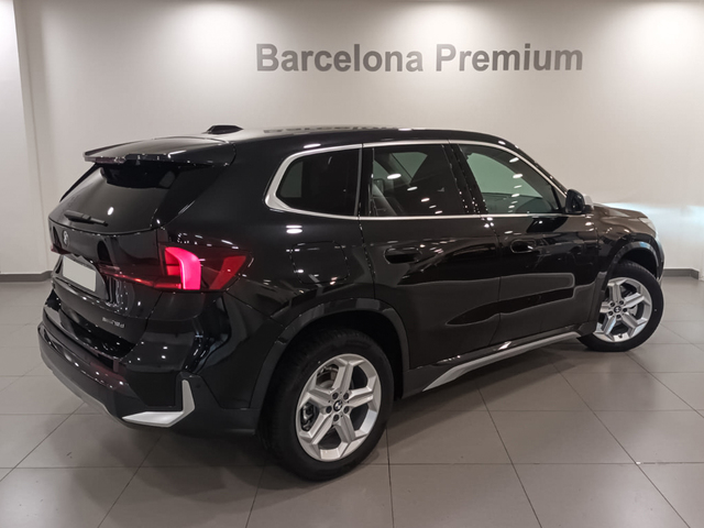 BMW X1 sDrive18d color Negro. Año 2024. 110KW(150CV). Diésel. En concesionario Barcelona Premium -- GRAN VIA de Barcelona