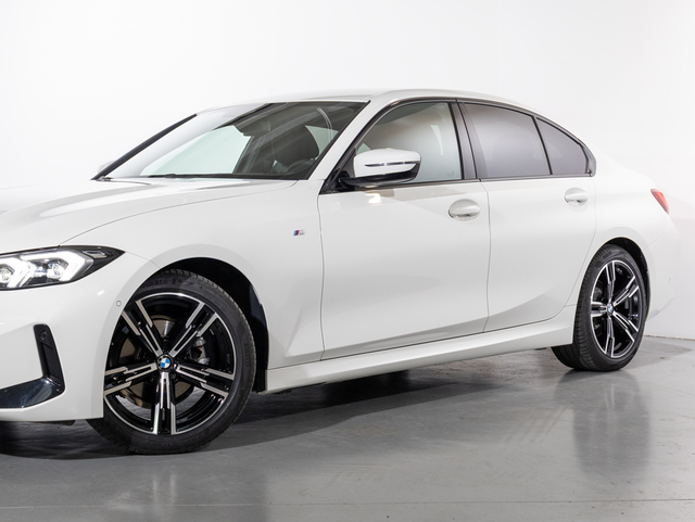 BMW Serie 3 318d color Blanco. Año 2024. 110KW(150CV). Diésel. En concesionario Oliva Motor Girona de Girona