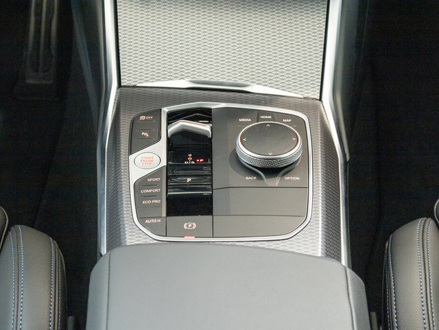 BMW Serie 3 318d color Blanco. Año 2024. 110KW(150CV). Diésel. En concesionario Oliva Motor Girona de Girona