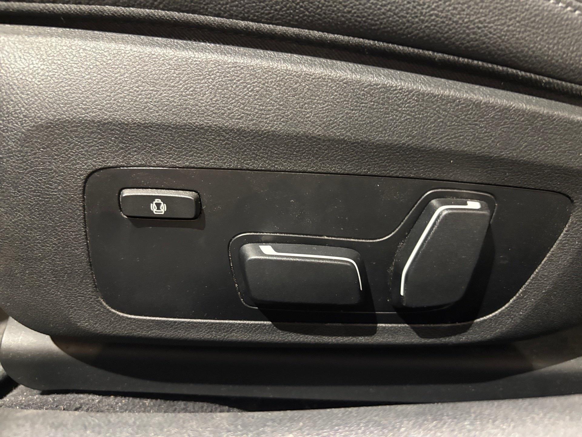 BMW Serie 4 420d Cabrio color Gris. Año 2024. 140KW(190CV). Diésel. En concesionario Automotor Premium Velázquez - Málaga de Málaga