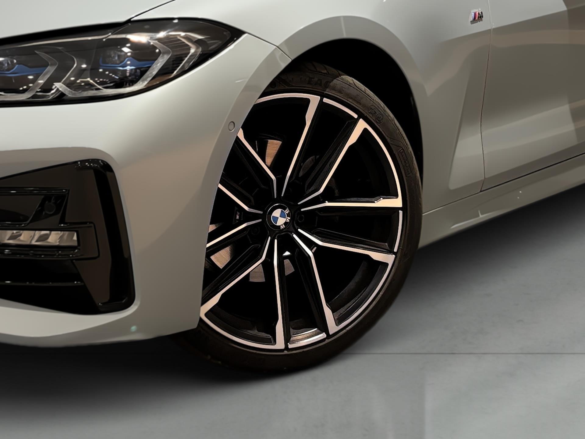 BMW Serie 4 420d Cabrio color Gris. Año 2024. 140KW(190CV). Diésel. En concesionario Automotor Premium Velázquez - Málaga de Málaga