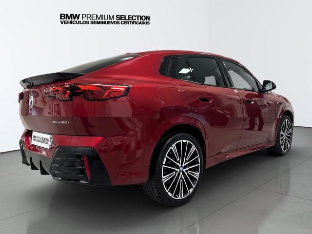 BMW X2 sDrive20i color Rojo. Año 2024. 125KW(170CV). Gasolina. En concesionario Automotor Premium Viso - Málaga de Málaga