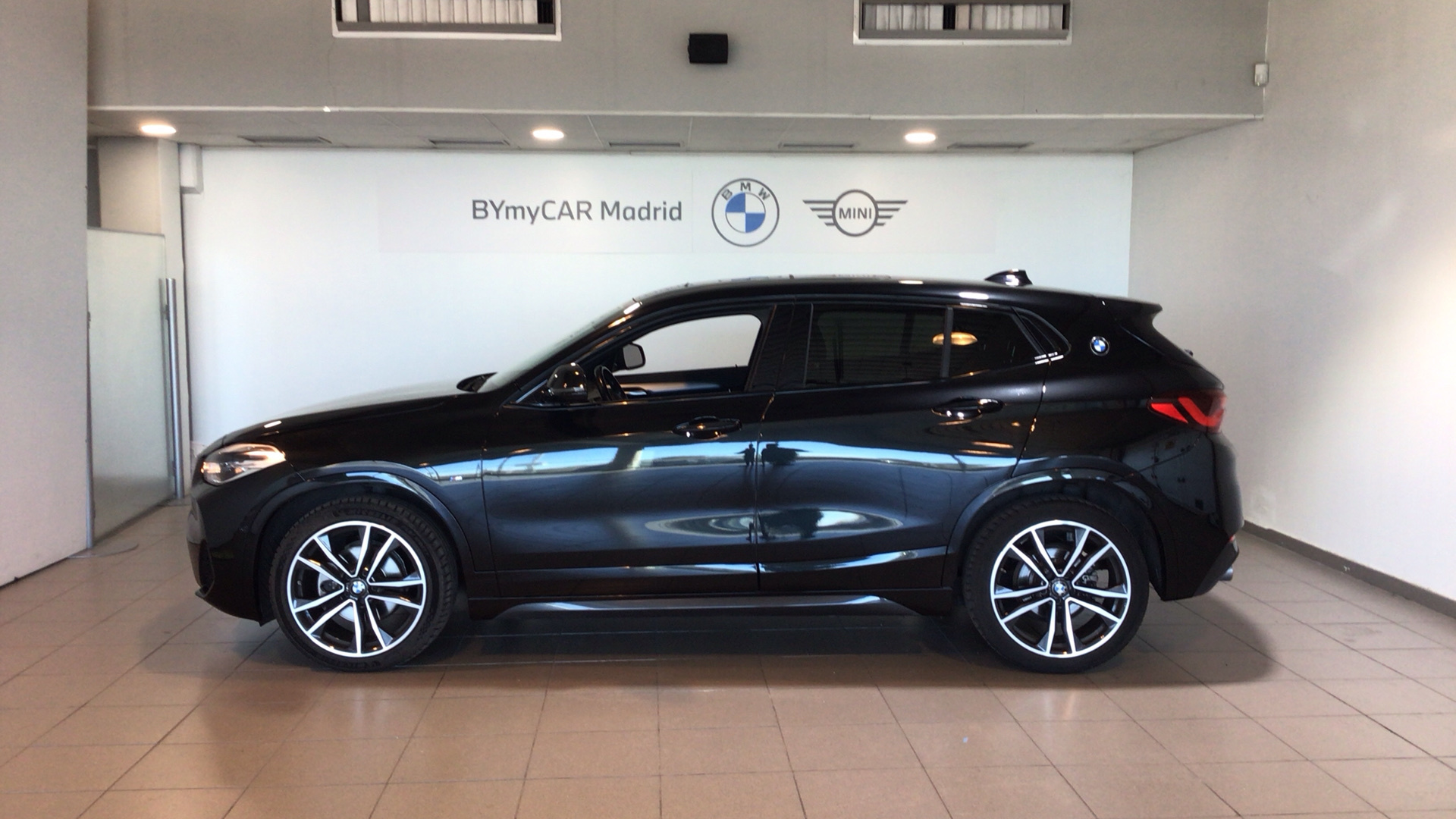 BMW X2 sDrive18d color Negro. Año 2021. 110KW(150CV). Diésel. En concesionario BYmyCAR Madrid - Alcalá de Madrid