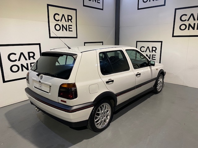 Volkswagen Golf GTI 2.0 84 kW (115 CV)