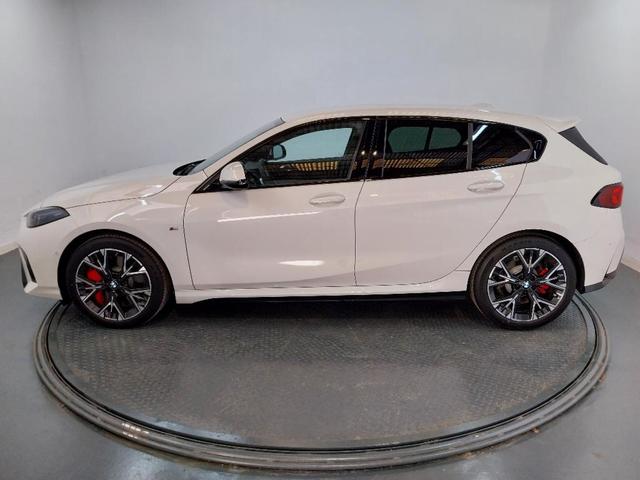 BMW Serie 1 118d color Blanco. Año 2024. 110KW(150CV). Diésel. En concesionario Proa Premium Palma de Illes Balears