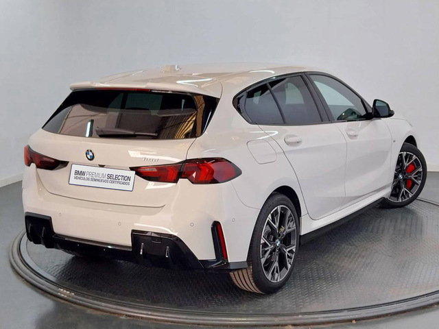 BMW Serie 1 118d color Blanco. Año 2024. 110KW(150CV). Diésel. En concesionario Proa Premium Palma de Illes Balears
