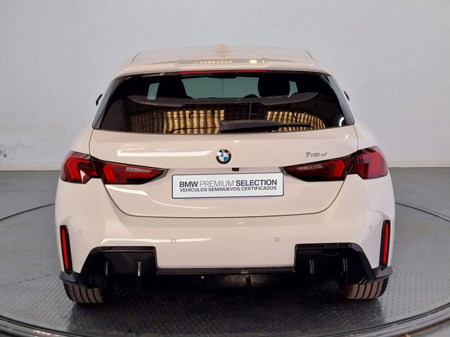 BMW Serie 1 118d color Blanco. Año 2024. 110KW(150CV). Diésel. En concesionario Proa Premium Palma de Illes Balears