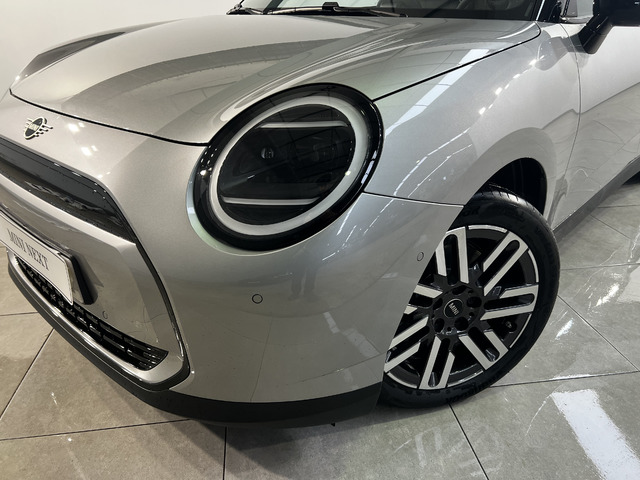 fotoG 5 del MINI MINI 3 Puertas Cooper E 135 kW (184 CV) 184cv Eléctrico del 2024 en Huelva