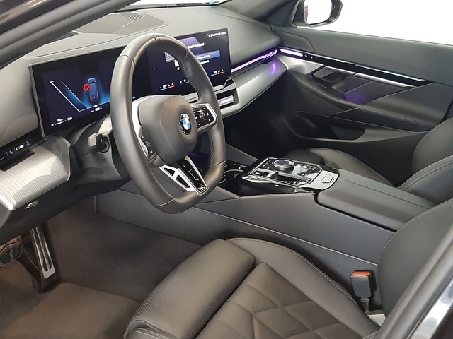 BMW Serie 5 520d color Gris. Año 2024. 145KW(197CV). Diésel. En concesionario Automoviles Bertolin S.L. de Valencia